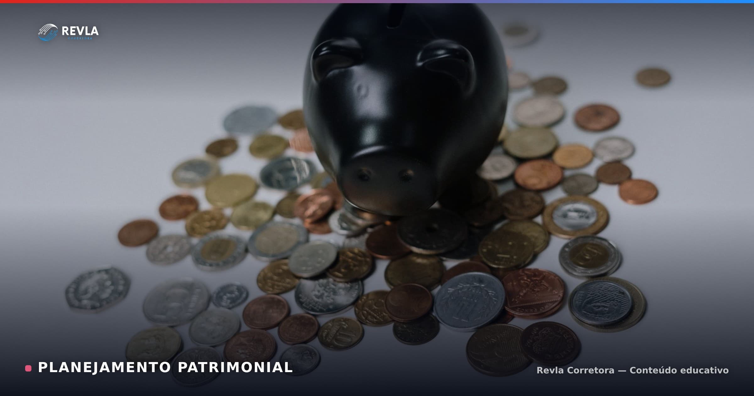 Cofrinho rodeado de moedas, simbolizando que planejamento patrimonial cabe em qualquer orçamento